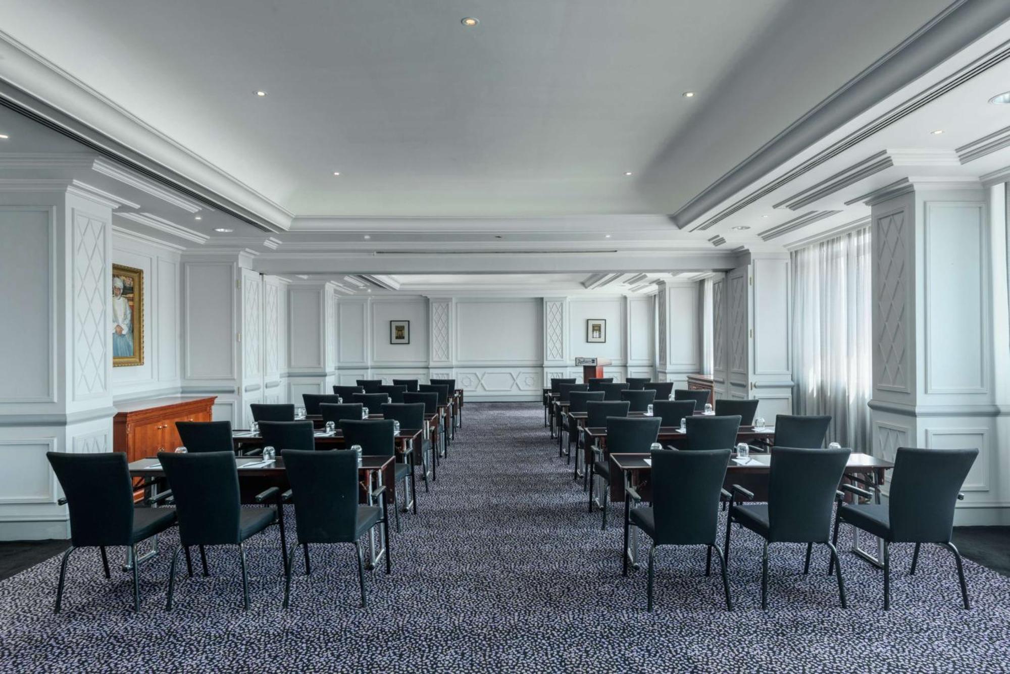 Radisson Blu Hotel, Muscat Ngoại thất bức ảnh